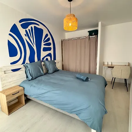 Escapade Santorini 에피날